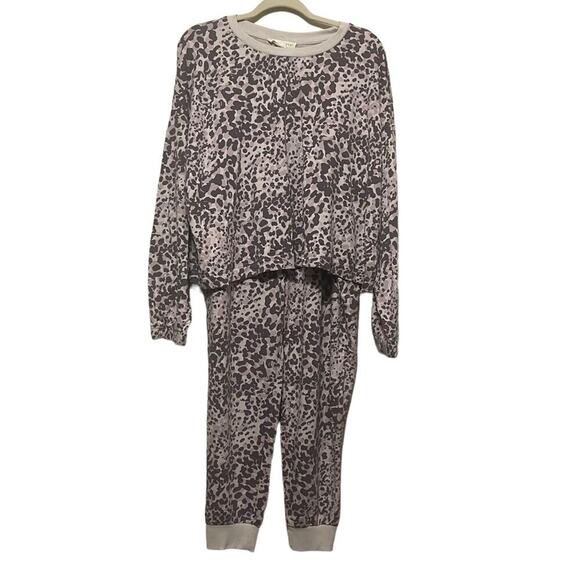 Lovestitch Leopard Print Pajama Set‎ (Top & Bottoms) - Picture 1 of 9